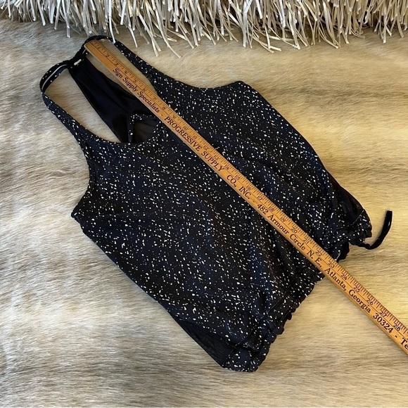 LULULEMON Drop It Like It's Hot Tank Butterfly Texture Black White Mesh Size 4 - Picture 4 of 13